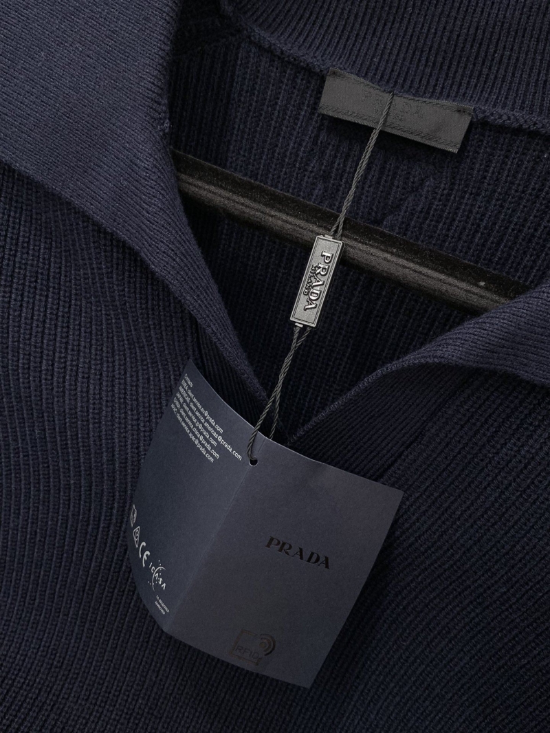 Pra*a sweater